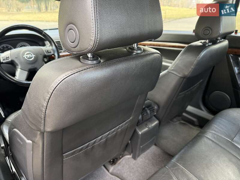 Седан Opel Vectra 2005 в Ровно