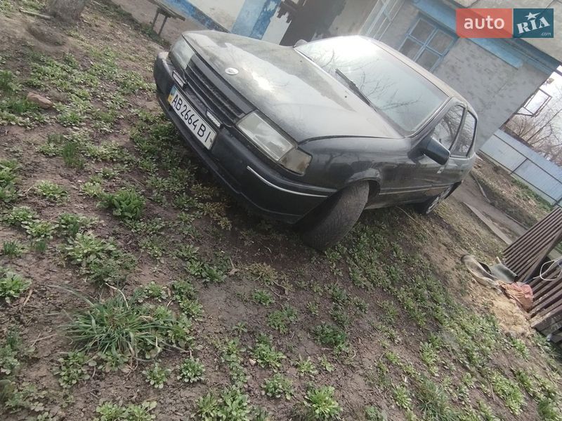 Лифтбек Opel Vectra 1990 в Погребище