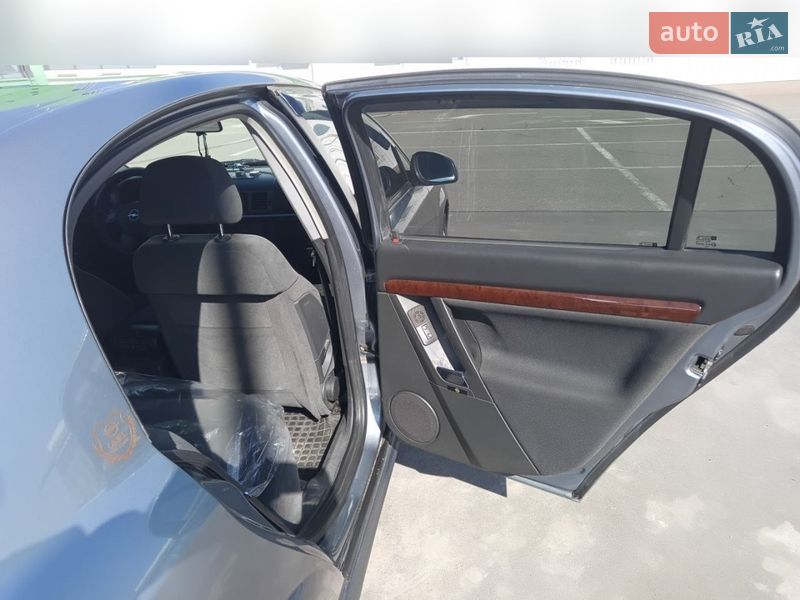 Седан Opel Vectra 2004 в Киеве
