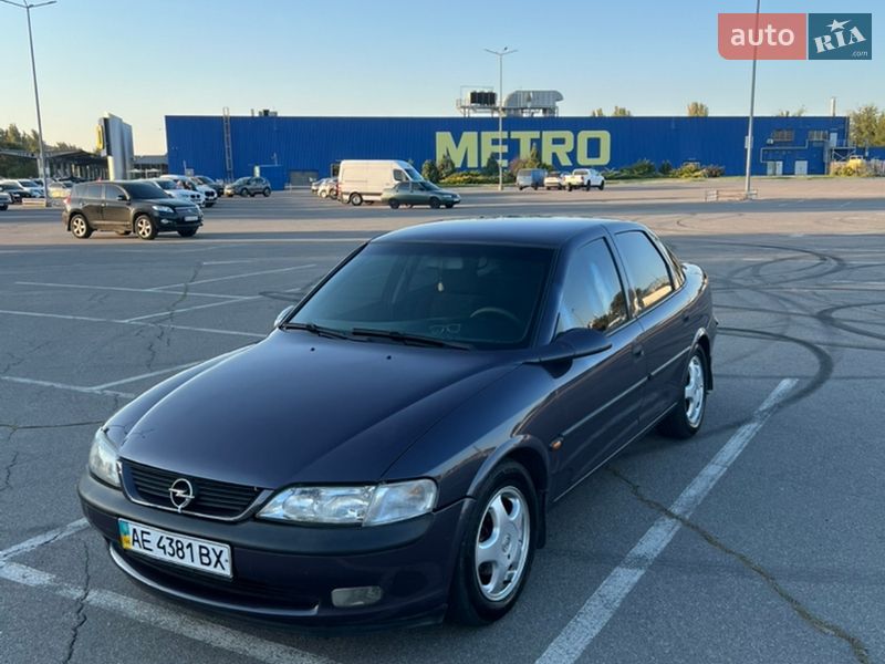 Седан Opel Vectra 1996 в Днепре