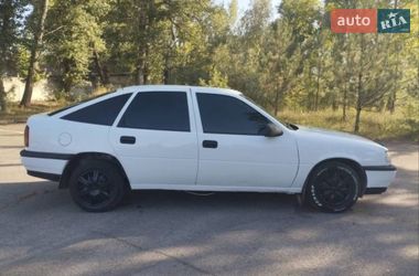 Ліфтбек Opel Vectra 1990 в Дніпрі