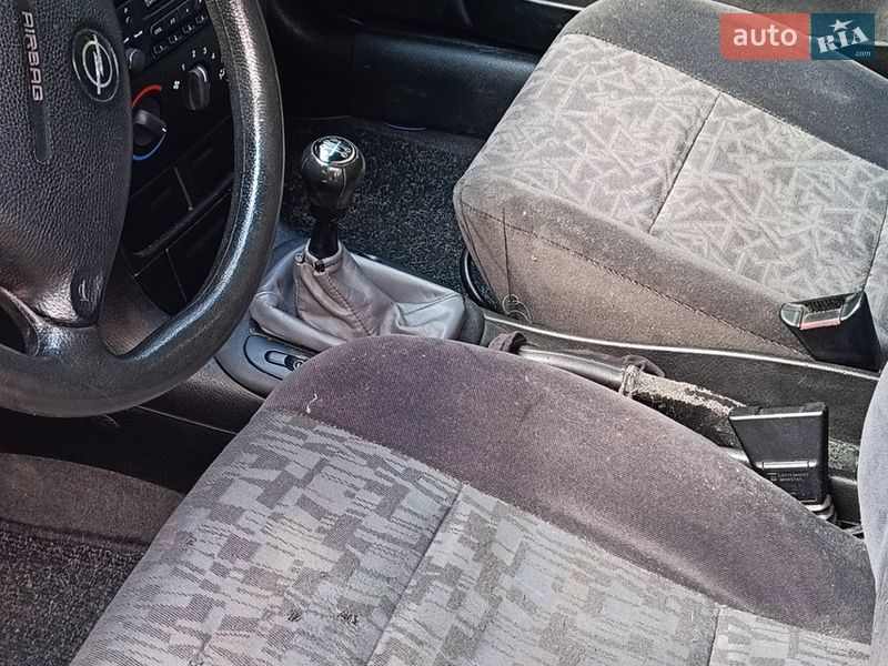Седан Opel Vectra 1997 в Чернігові