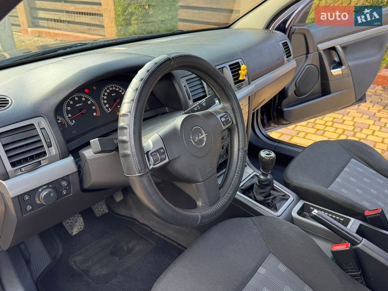 Седан Opel Vectra 2005 в Одесі