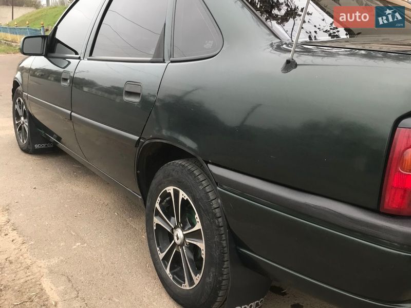 Седан Opel Vectra 1995 в Березанці