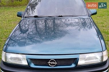 Седан Opel Vectra 1995 в Зборові
