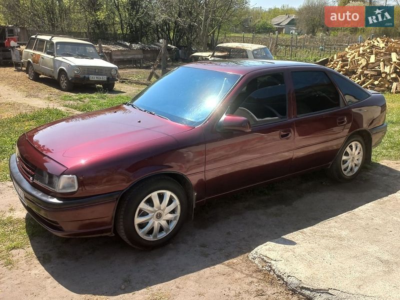 Лифтбек Opel Vectra 1989 в Змиеве