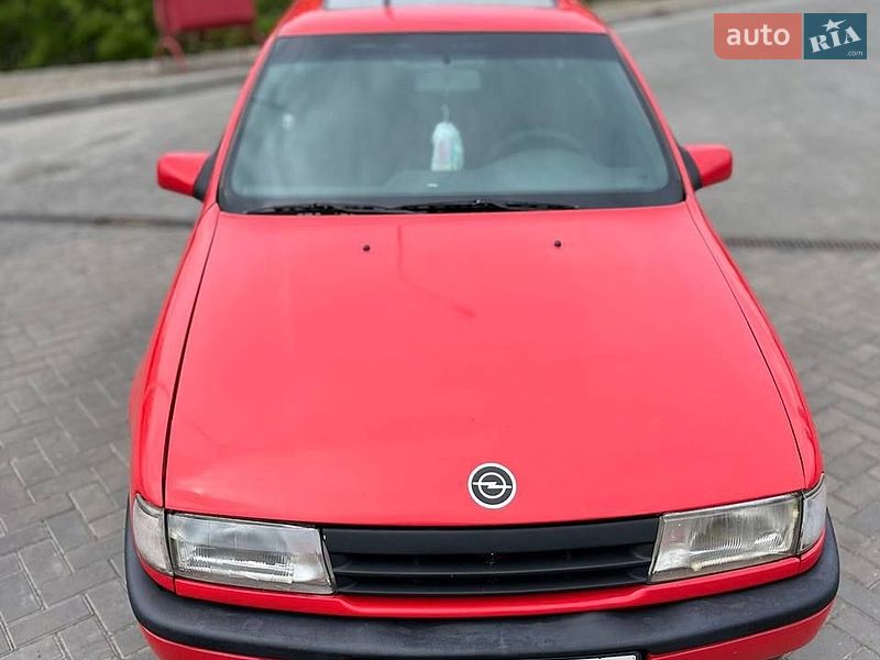 Седан Opel Vectra 1990 в Гайвороне