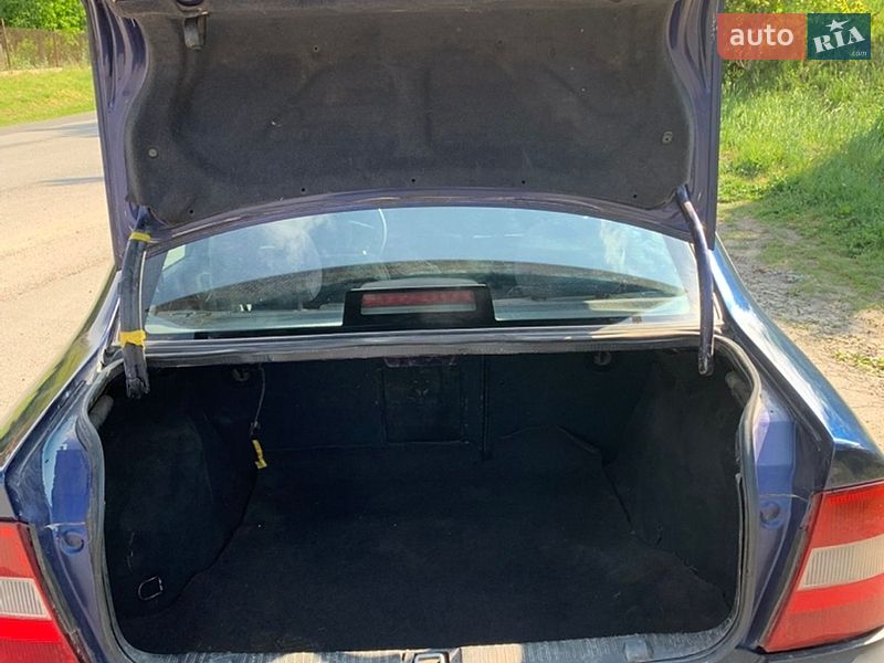 Седан Opel Vectra 1997 в Львове