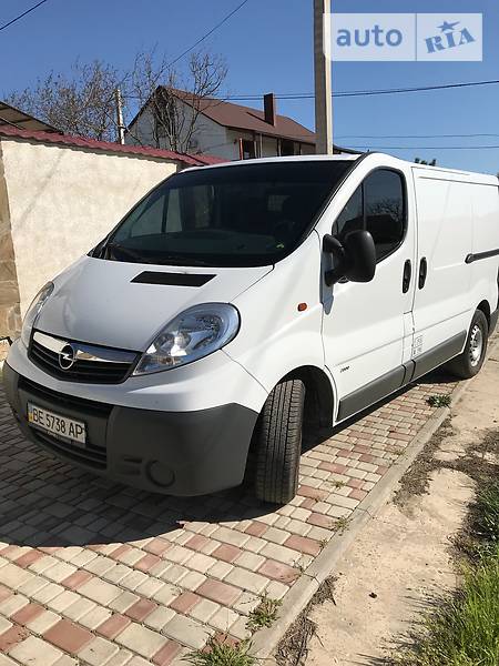 Opel Vivaro 2011 года