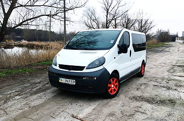 Opel Vivaro пасс. 2006 Opel Vivaro пасс. 2006