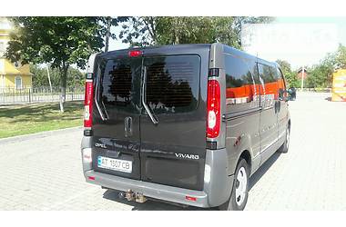 Грузопассажирский фургон Opel Vivaro 2011 в Коломые