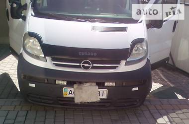 Вантажопасажирський фургон Opel Vivaro 2003 в Володимир-Волинському