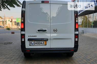 Вантажопасажирський фургон Opel Vivaro 2015 в Одесі