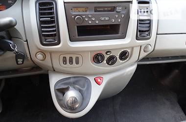 Вантажопасажирський фургон Opel Vivaro 2003 в 