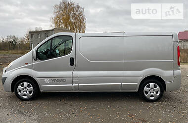 Грузопассажирский фургон Opel Vivaro 2011 в Радивилове