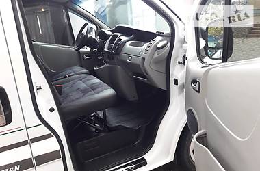 Грузопассажирский фургон Opel Vivaro 2013 в Новоархангельске