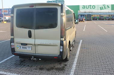 Вантажопасажирський фургон Opel Vivaro 2006 в Чернівцях