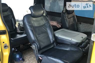 Вантажопасажирський фургон Opel Vivaro 2004 в Харкові