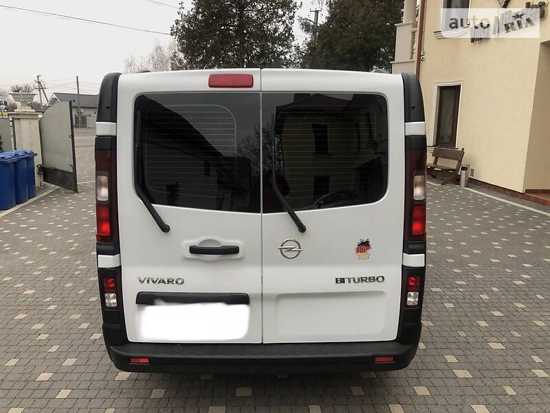 Вантажопасажирський фургон Opel Vivaro 2016 в Береговому