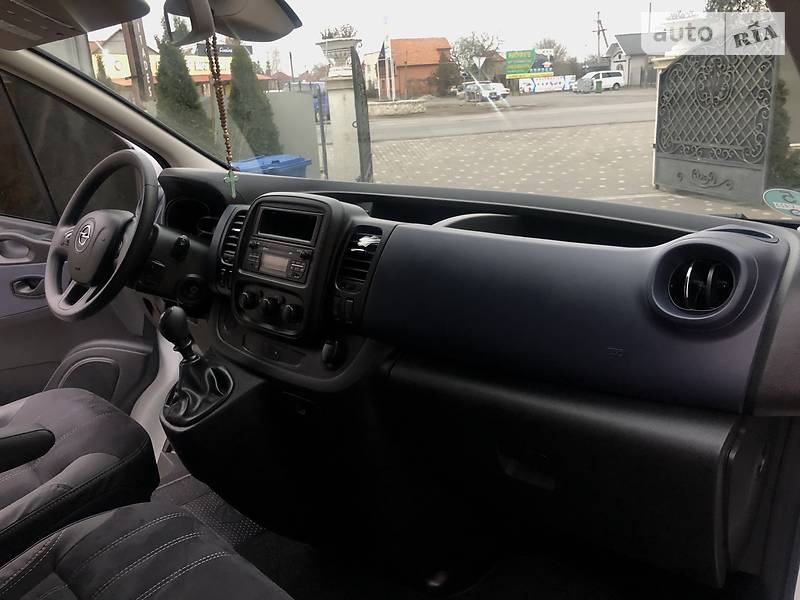Вантажопасажирський фургон Opel Vivaro 2016 в Береговому