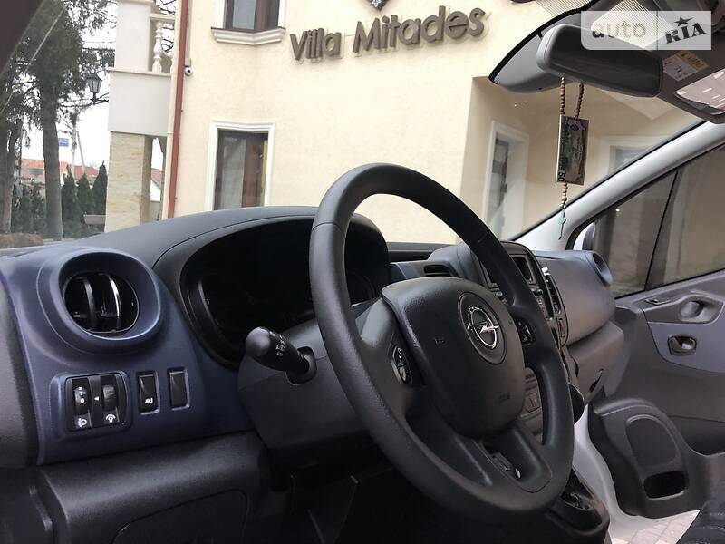 Вантажопасажирський фургон Opel Vivaro 2016 в Береговому