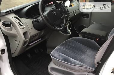 Вантажопасажирський фургон Opel Vivaro 2010 в 