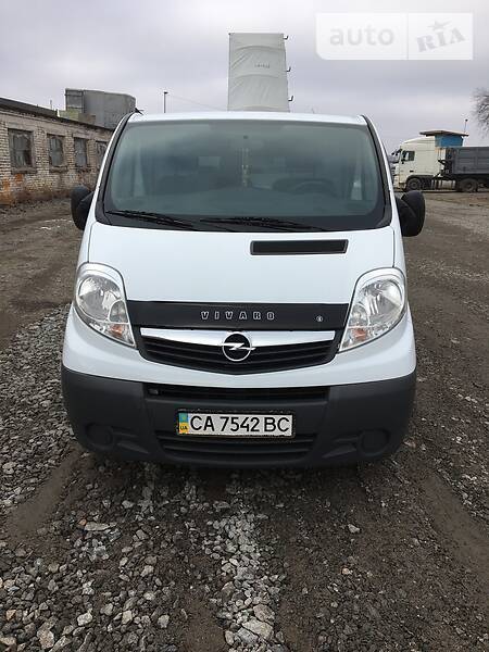 Вантажопасажирський фургон Opel Vivaro 2010 в 