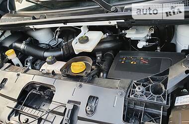 Вантажопасажирський фургон Opel Vivaro 2016 в Луцьку