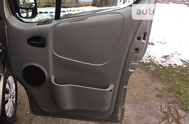 Вантажопасажирський фургон Opel Vivaro 2009 в 