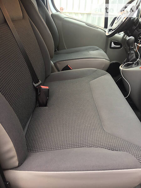 Вантажопасажирський фургон Opel Vivaro 2013 в Вишневому фото 10 Вантажопасажирський фургон Opel Vivaro 2013 в Вишневому