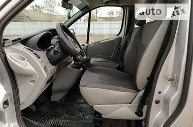 Вантажопасажирський фургон Opel Vivaro 2010 в 