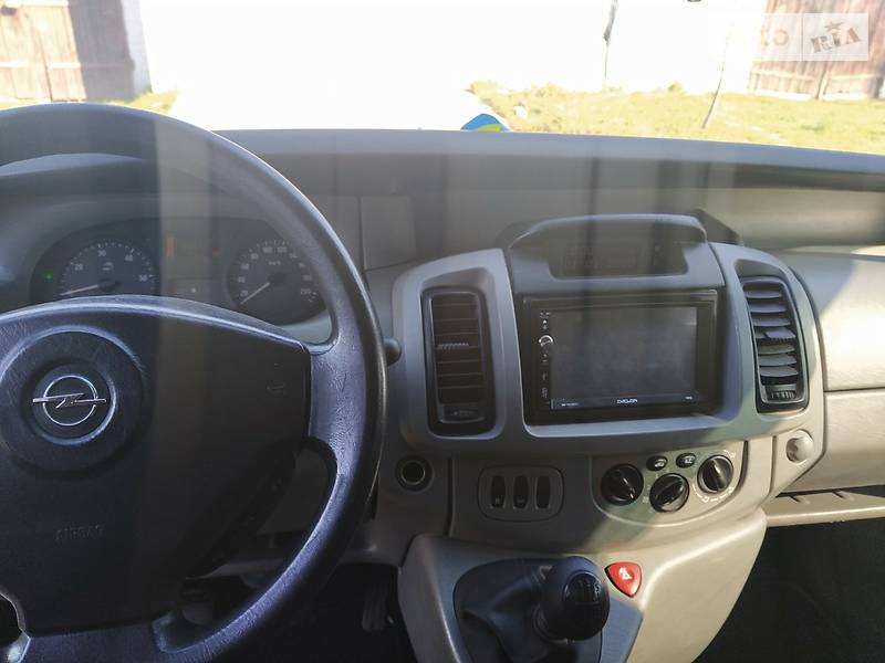 Вантажопасажирський фургон Opel Vivaro 2006 в Гадячі