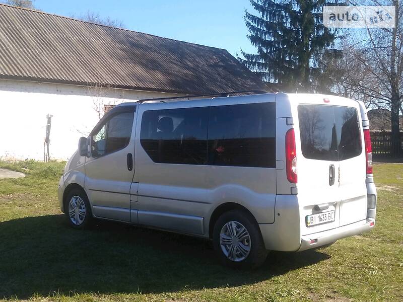 Вантажопасажирський фургон Opel Vivaro 2006 в Гадячі