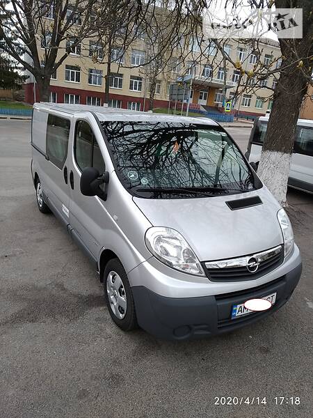 Вантажопасажирський фургон Opel Vivaro 2013 в Овручі