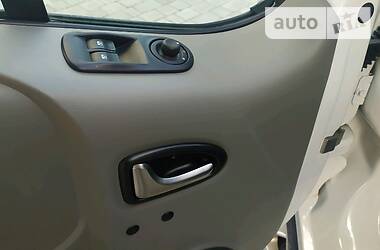 Вантажопасажирський фургон Opel Vivaro 2011 в 
