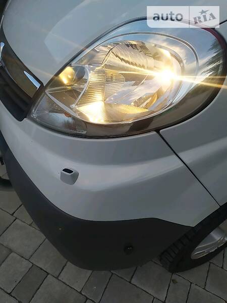 Грузопассажирский фургон Opel Vivaro 2011 в Львове