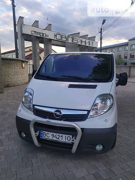 Грузопассажирский фургон Opel Vivaro 2011 в Львове