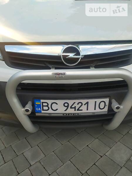 Грузопассажирский фургон Opel Vivaro 2011 в Львове