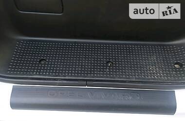 Вантажопасажирський фургон Opel Vivaro 2011 в 