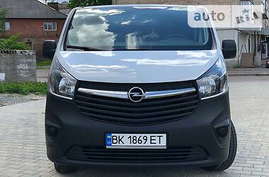 Грузопассажирский фургон Opel Vivaro 2015 в Дубно