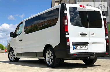 Грузопассажирский фургон Opel Vivaro 2015 в Дубно