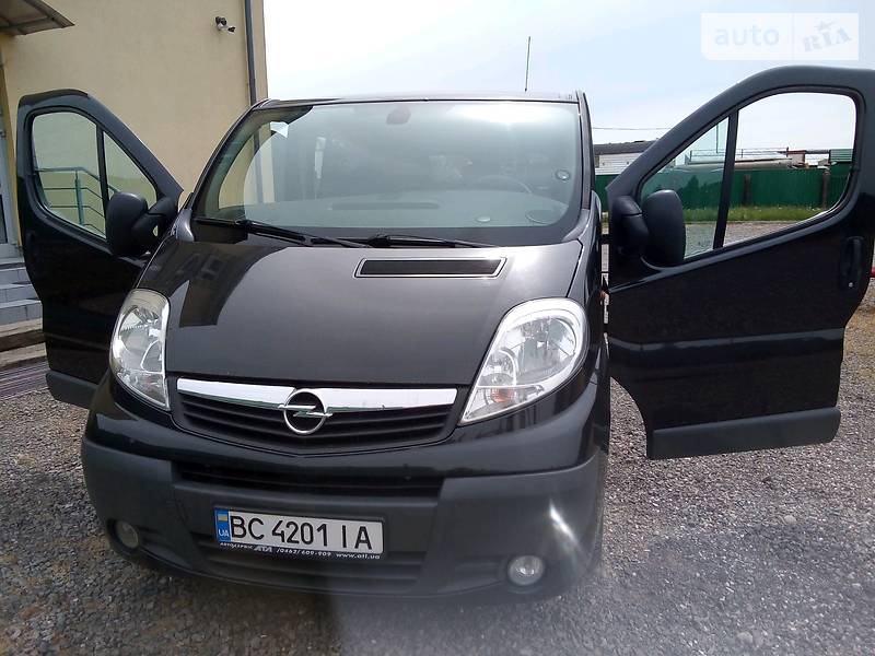 Вантажопасажирський фургон Opel Vivaro 2009 в 