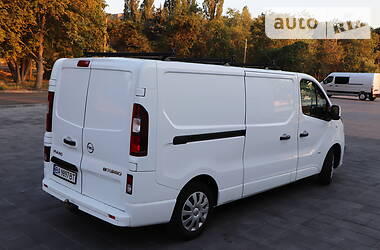 Вантажопасажирський фургон Opel Vivaro 2015 в 