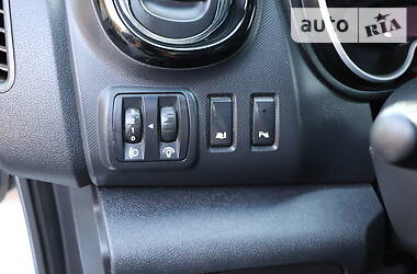 Вантажопасажирський фургон Opel Vivaro 2015 в 