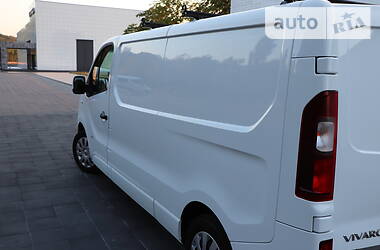 Вантажопасажирський фургон Opel Vivaro 2015 в 