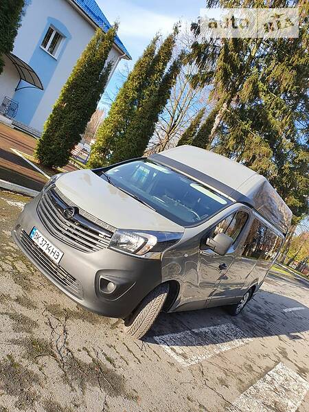 Универсал Opel Vivaro 2017 в Ровно