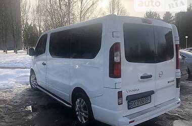 Грузопассажирский фургон Opel Vivaro 2015 в Ровно