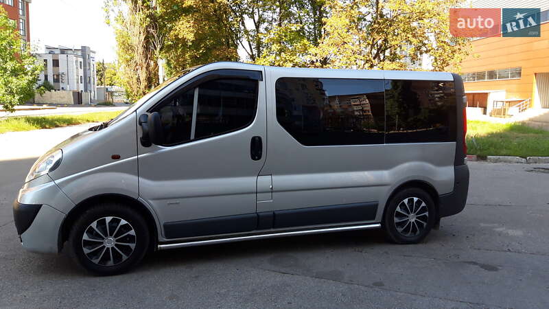 Мінівен Opel Vivaro 2012 в Києві