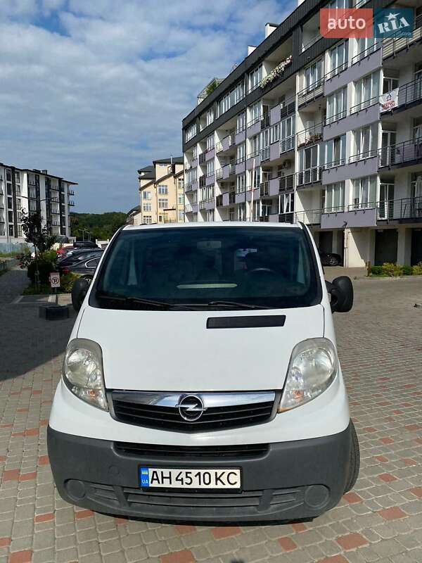 Минивэн Opel Vivaro 2007 в Ивано-Франковске