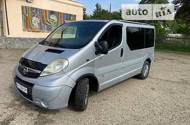 Вантажопасажирський фургон Opel Vivaro 2007 в Чернівцях